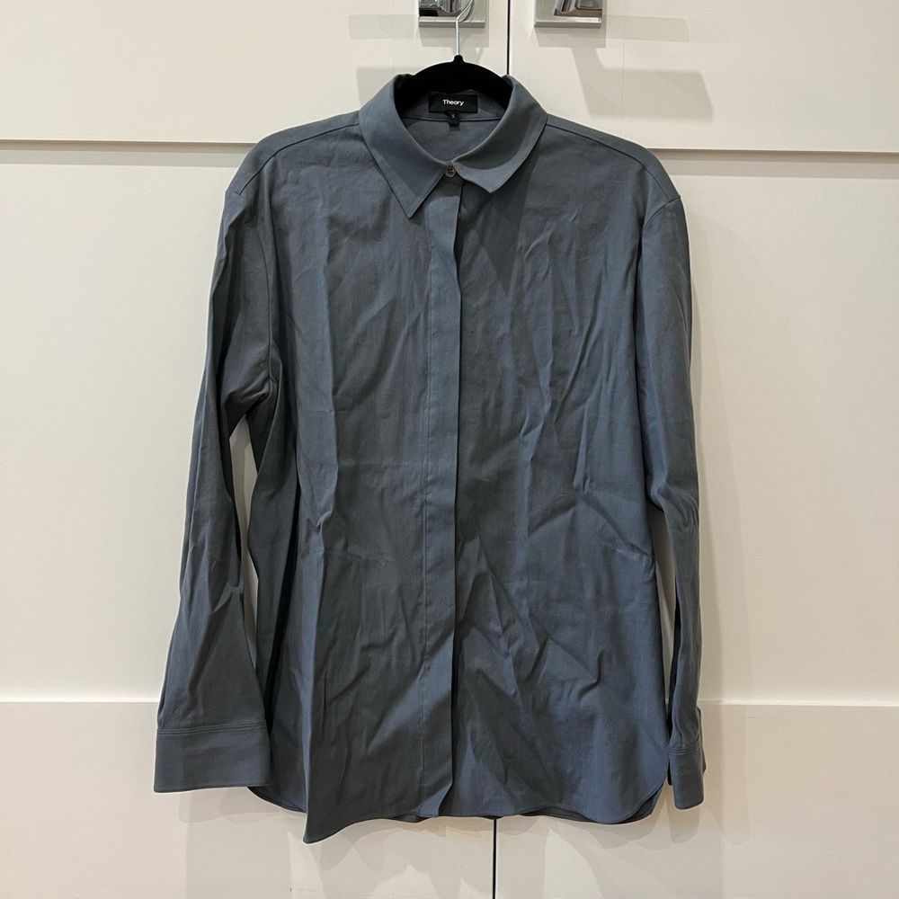 SOLD- NWOT Theory Men’s Long Slave Navy Button Down Shirt